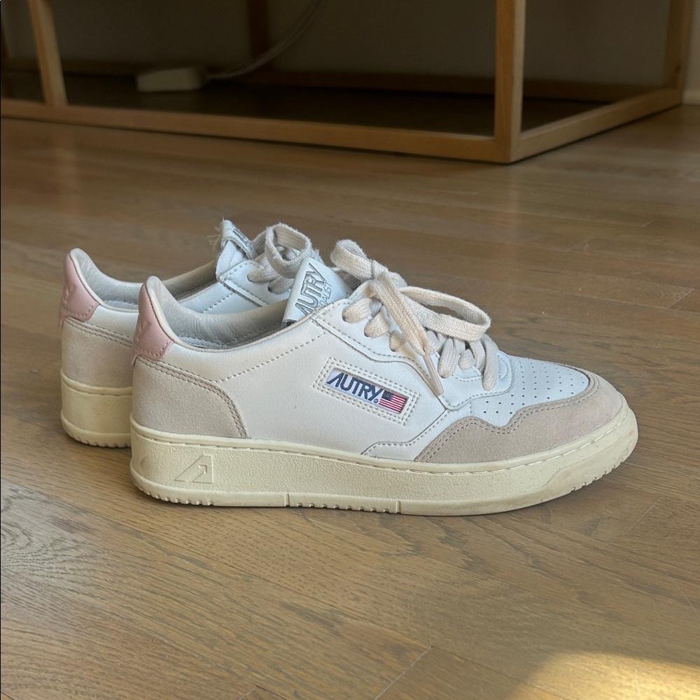 Autry Women's White and Pink Sneakers